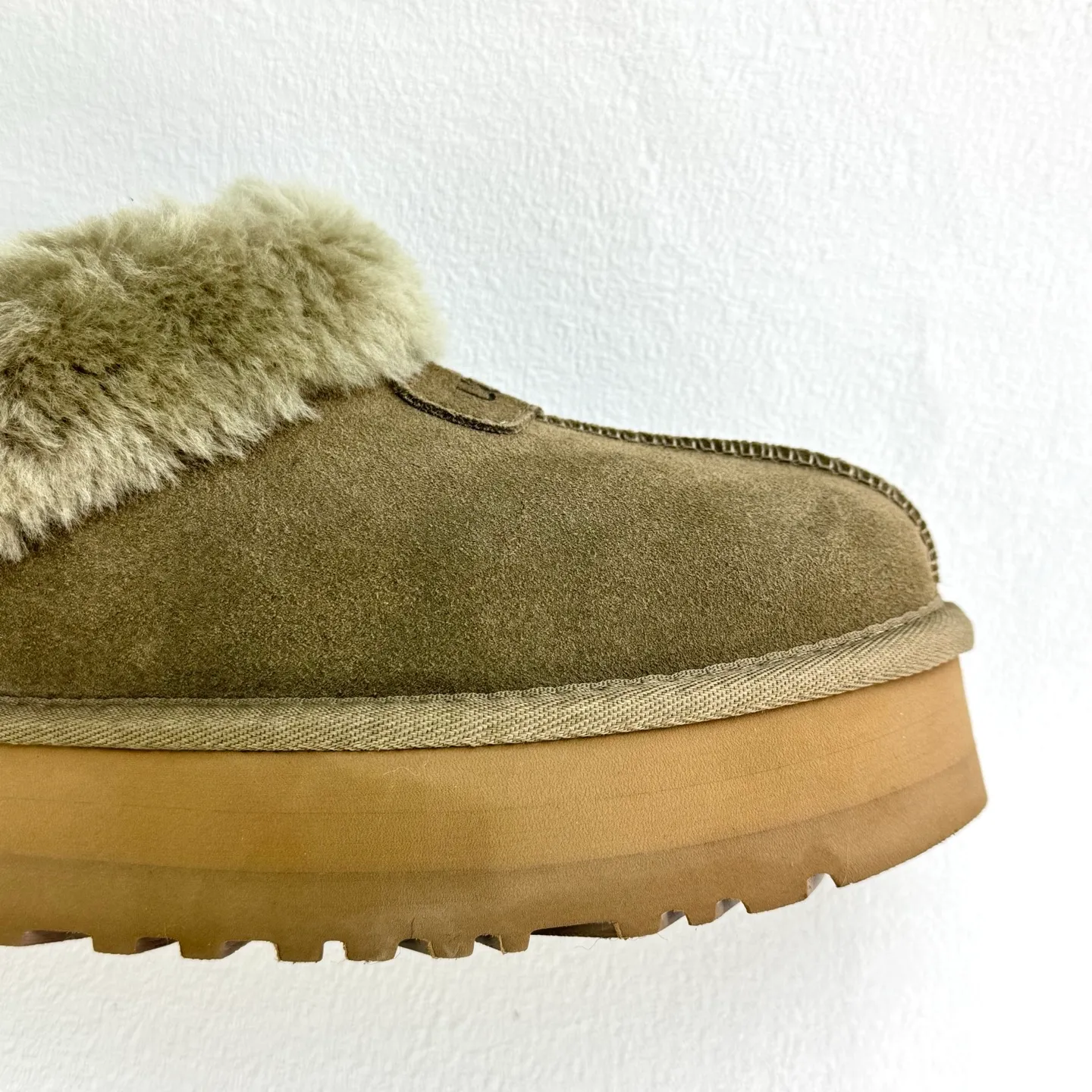 Self-pickup💰440 UGG Tatzite three-centimeter thick sole, glutinous, slip-on, easy to put on and take off, model 4810, slip-on casual fur shoes, short boots, color: maroon, reindeer, antelope brown, black, gray 𝚜𝚒𝚣𝚎: 𝟯𝟱-𝟰𝟬